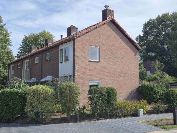 Verkocht onder voorbehoud: Uitgebouwde hoekwoning met ruimte binnen- en buiten!